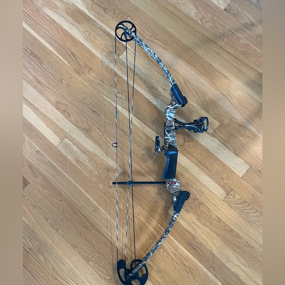 Genesis Mini Compound Bow Package for Youth